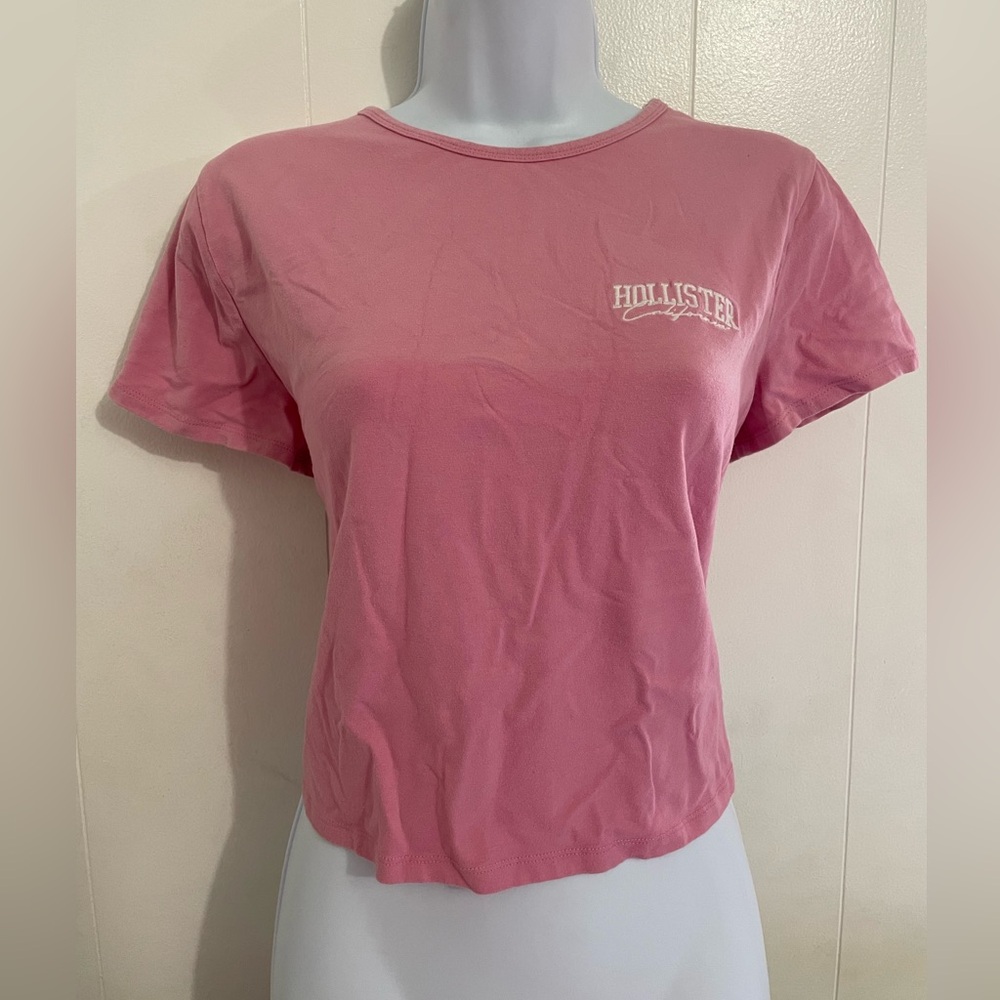 (Free w Anything) 💖 Hollister Pink Tee (Pre-owned Condition)